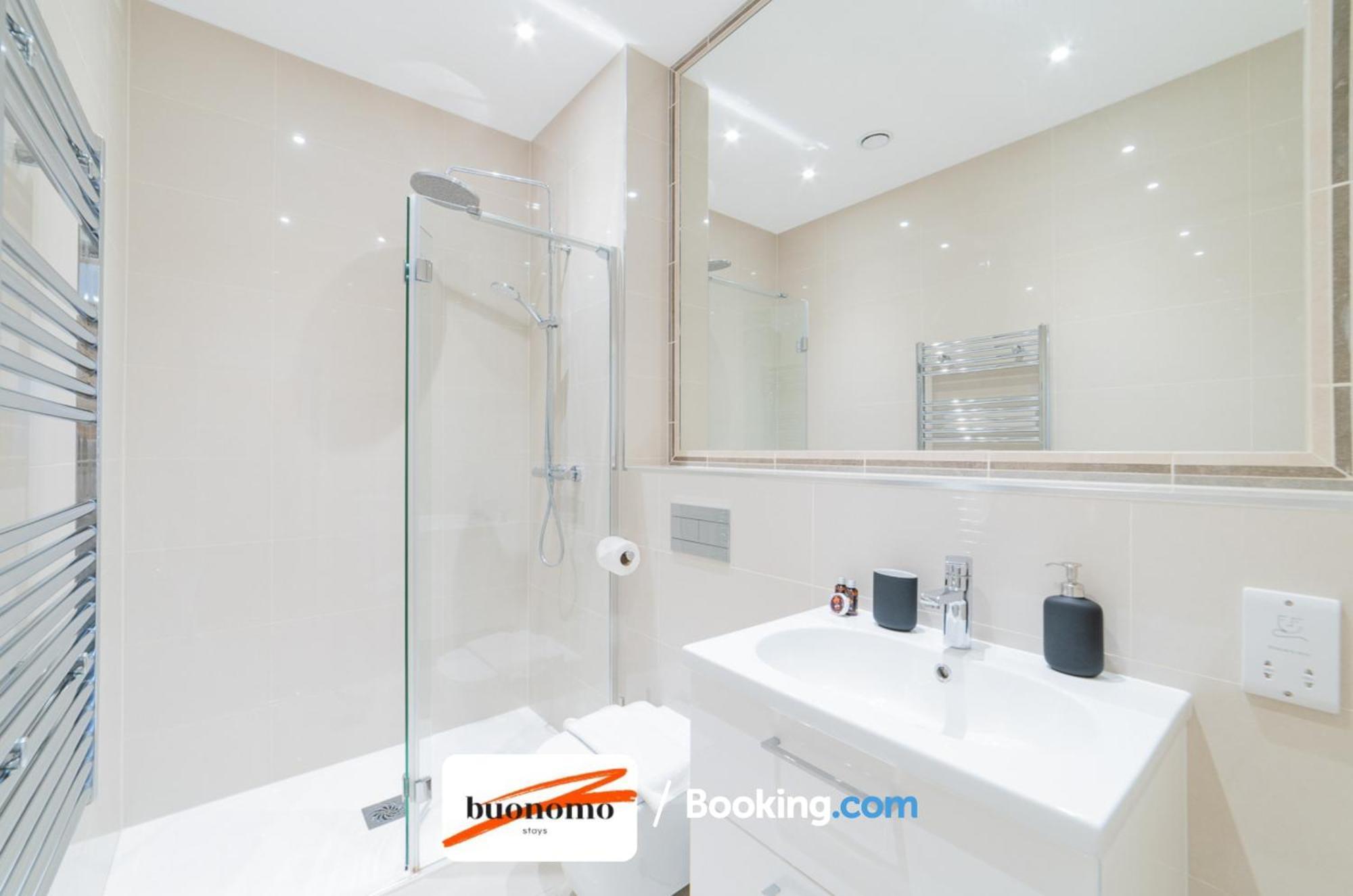 Two Bedroom Apartment At Buonomo Stays Short Lets & Serviced Accommodation Close To Wimbledon Tennis Courts Londen Buitenkant foto